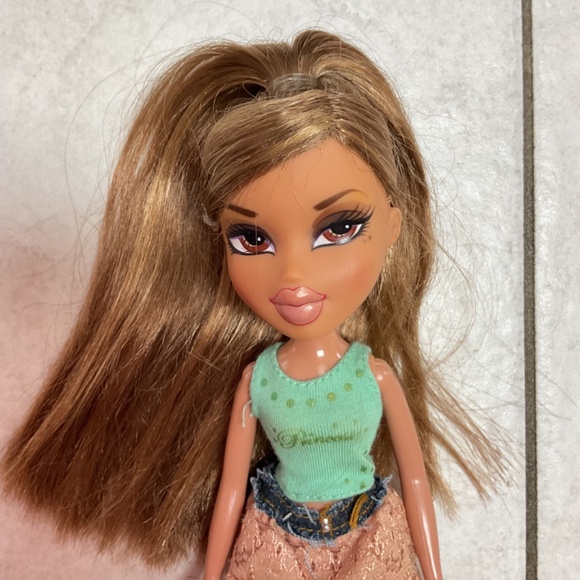 Bratz Forever Diamondz Yasmin - Picture 3 of 7